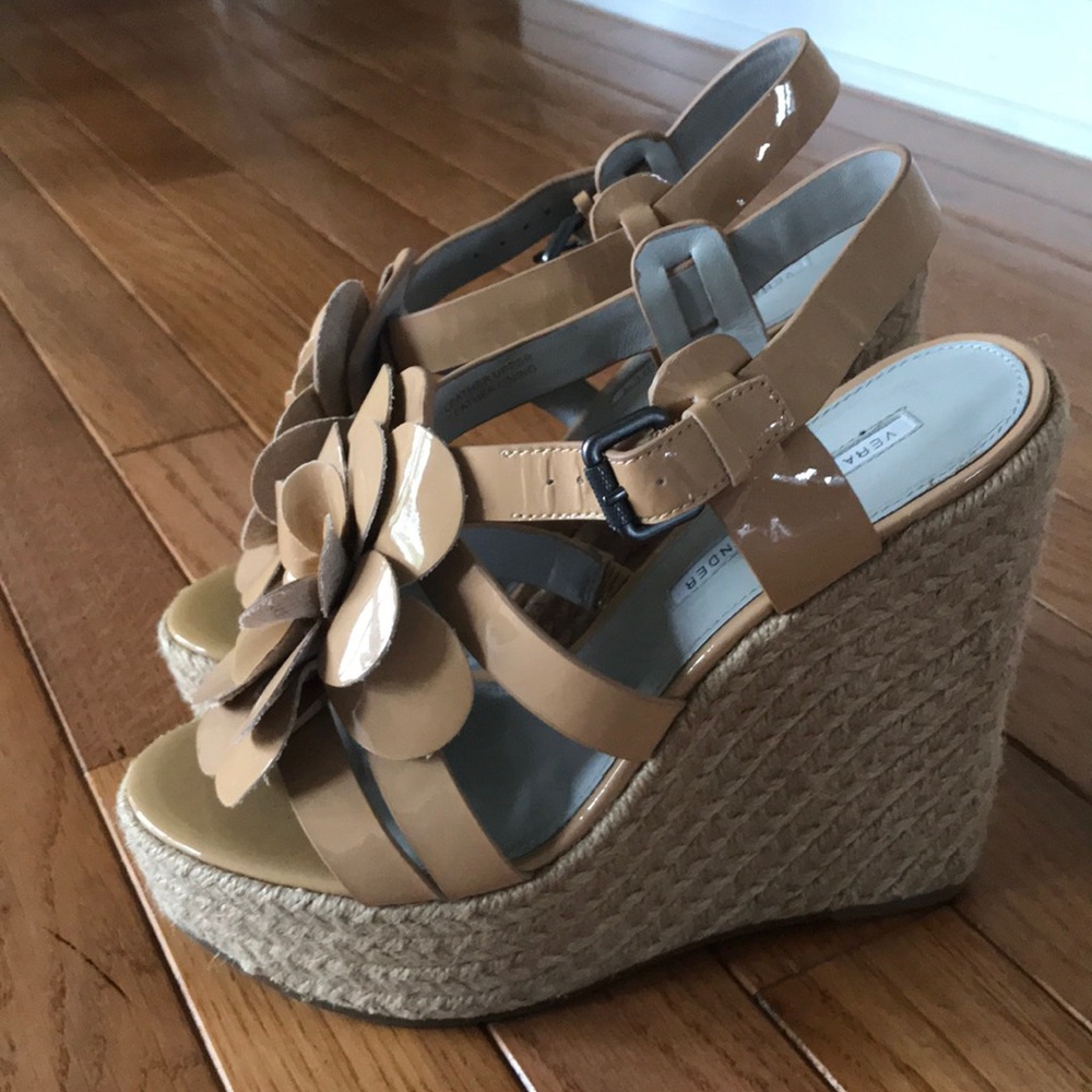 Vera Wang sandals - Picture 2 of 5